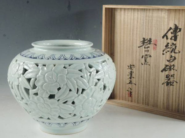 韓国人間文化財 安東五 造 傳統 白磁 花透 飾大壷